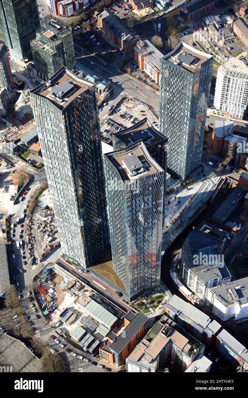Vista aérea de los edificios de apartamentos Deansgate Square en el centro de la ciudad de Manchester Foto de stock