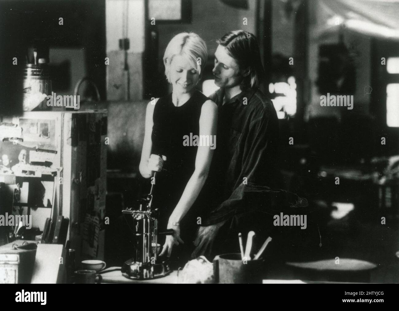 La actriz estadounidense Gwyneth Paltrow y el actor danés Viggo Mortensen en la película Un asesinato perfecto, USA 1998 Foto de stock