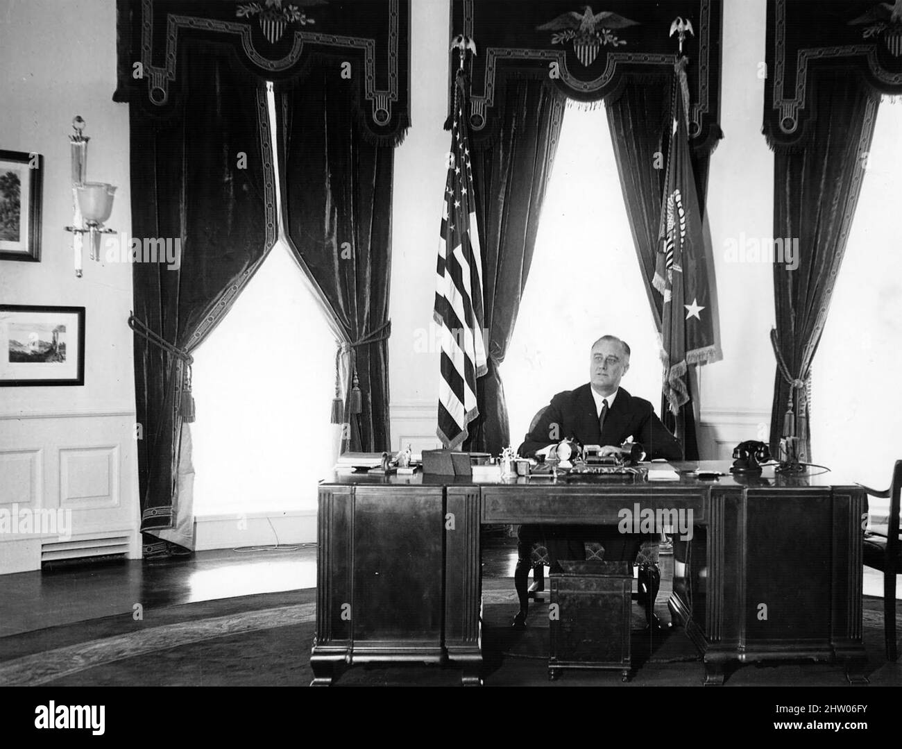 FRANKLIN D. ROOSEVELT (1882-1945) Presidente estadounidense en la Oficina Oval alrededor de 1940 Foto de stock
