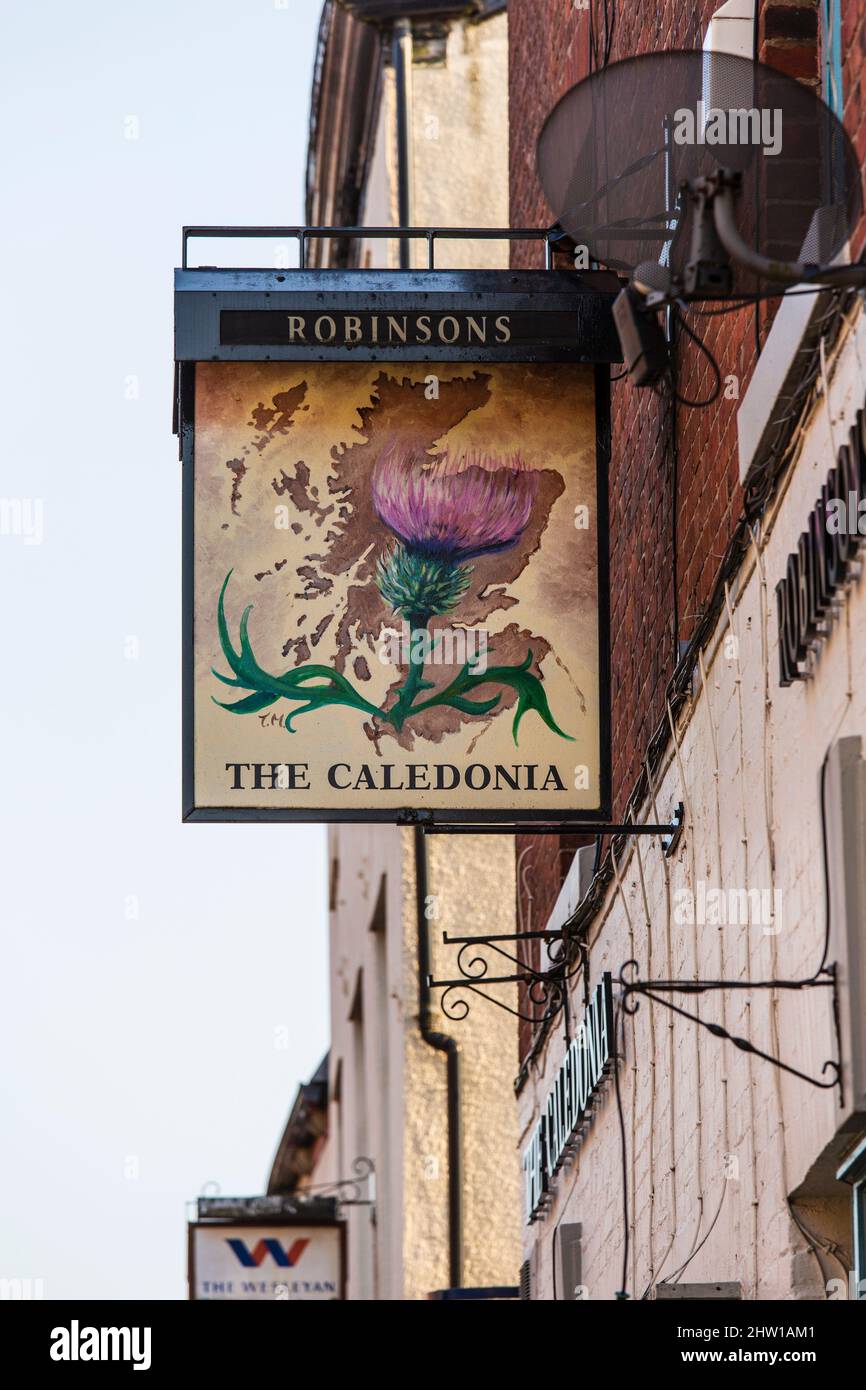 Cartel del pub 'La Caledonia', Ashton-under-Lyne, Lancashire Foto de stock