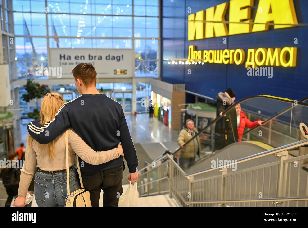 Los clientes compran en la tienda IKEA de Omsk, Rusia, 3 de marzo de 2022. FOTÓGRAFO REUTERS/REUTERS Foto de stock
