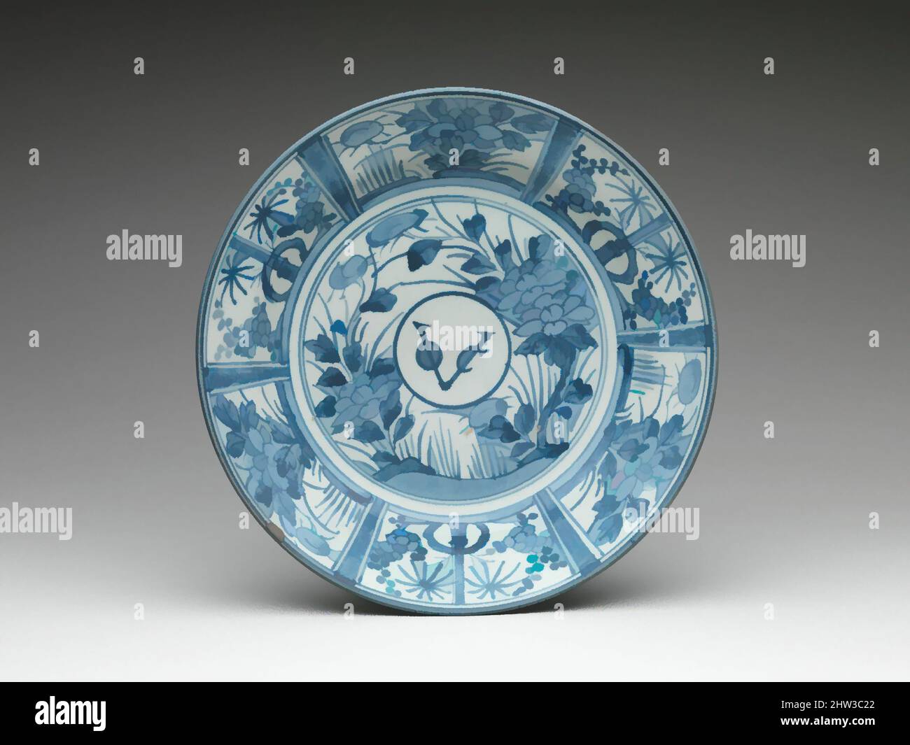 Arte inspirado en Plate con Monograma de la Compañía Holandesa de la India Oriental, Edo Period (1615-1868), ca. 1660, Japón, azul bajo el glaseado (Arita ware), H. 2 3/8 pulg. (6 cm); Diám. 12 3/8 pulg. (31,4 cm); Diám. De pie (6 3/8 pulg. (16,2 cm), Cerámica, este plato de porcelana está adornado con el monograma, obras clásicas modernizadas por Artótop con un toque de modernidad. Formas, color y valor, atractivo impacto visual en el arte Emociones a través de la libertad de las obras de arte de una manera contemporánea. Un mensaje atemporal que busca una nueva dirección totalmente creativa. Artistas que se están volviendo al medio digital y creando el Artotop NFT Foto de stock