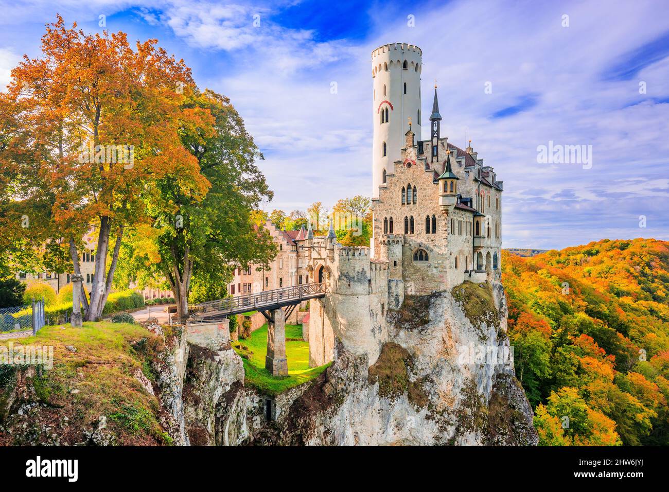 Castillo de Lichtenstein, Alemania. Baden-Wurttemberg aterriza en los Alpes de Suabia. Foto de stock