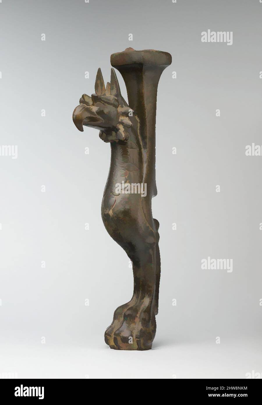 Arte inspirado por la pierna del trono en la forma de un Griffin, finales del siglo 7th–principios del 8th, atribuido probablemente a Irán Occidental, Bronce; fundido alrededor de un núcleo cerámico y perseguido, Gr. H. (base en la parte superior de la barra de hierro) = 22 7/16 pulg. (57,0 cm), Metal, esta pierna del trono en la forma de una criatura híbrida, obras clásicas modernizadas por Artotop con un toque de modernidad. Formas, color y valor, atractivo impacto visual en el arte Emociones a través de la libertad de las obras de arte de una manera contemporánea. Un mensaje atemporal que busca una nueva dirección totalmente creativa. Artistas que se están volviendo al medio digital y creando el Artotop NFT Foto de stock