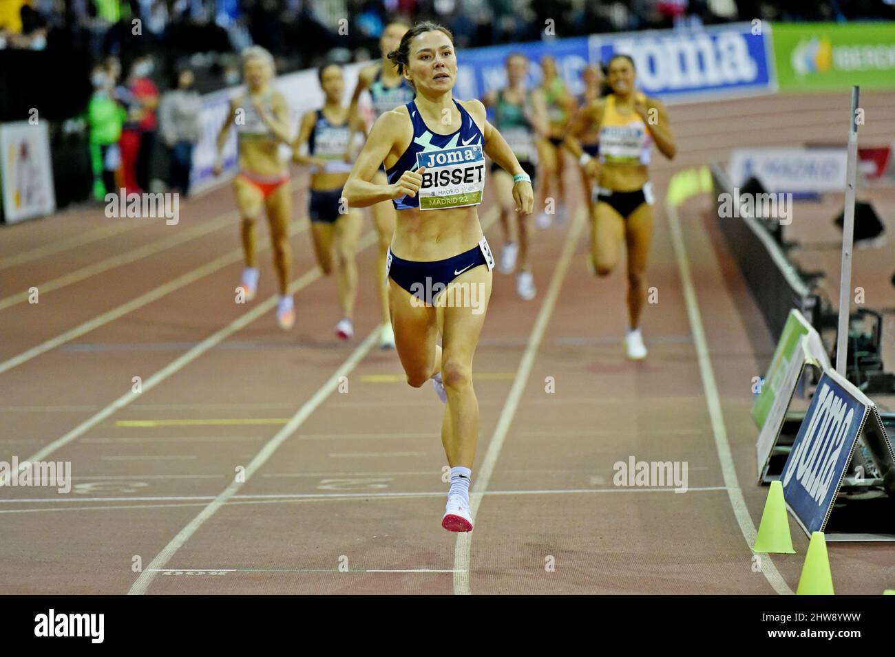 Catriona Bisseet (AUS) gana el 800m de mujeres en 2:00,10 durante la reunión de Villa de Madrid en el CDM Gallur Arena, el martes 2 de marzo de 2022, en Madrid. Foto de stock