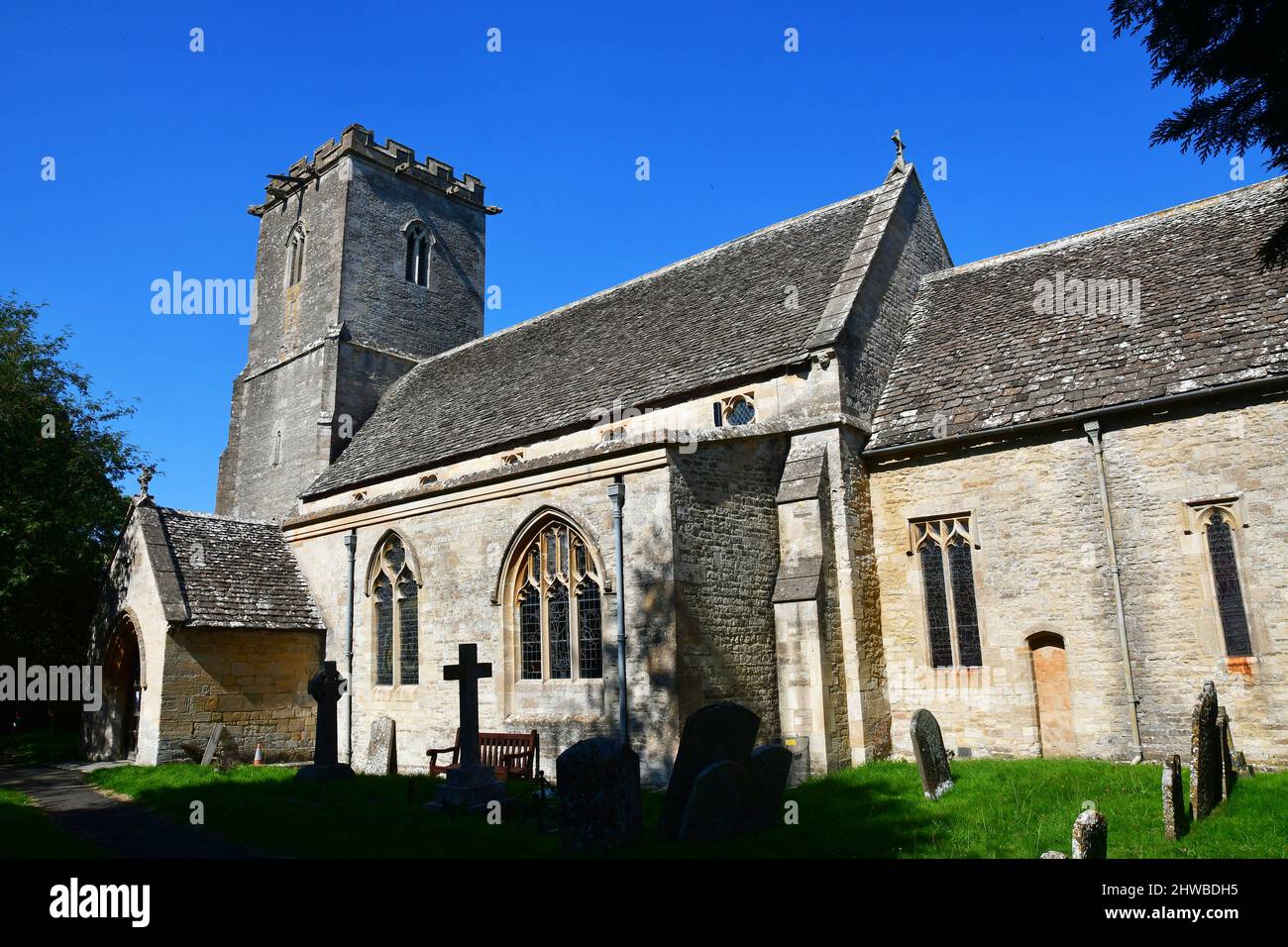 Iglesia de la Santa Cruz de Aston Keynes, Aston Keynes, North Wiltshire, Cotswolds, Reino Unido Foto de stock