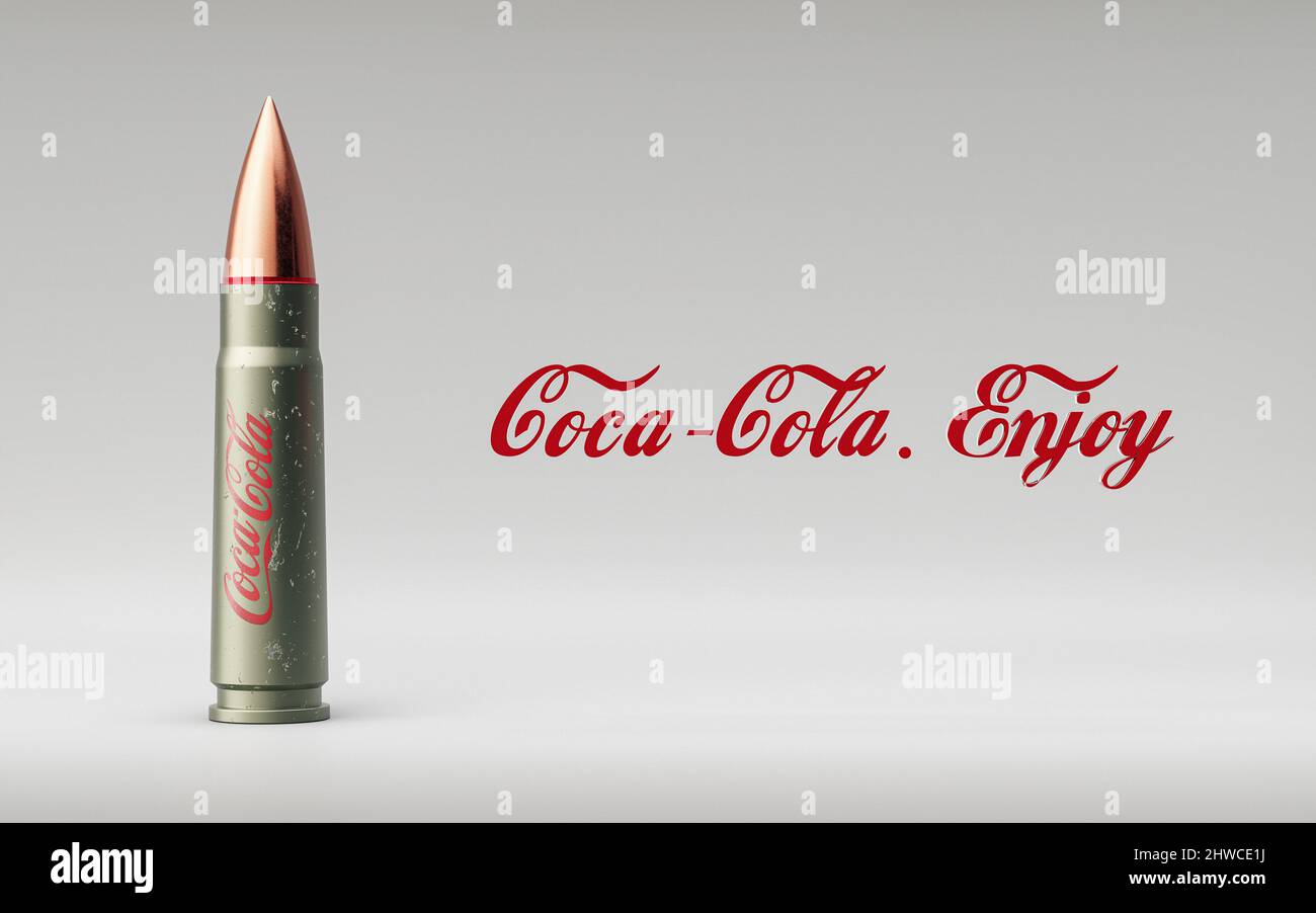 Kiev, Ucrania. Marzo 4 2022. Eslogan de Coca-Cola Enjoy. Debido a la situación en Ucrania, la sociedad exige un boicot a Coca-Cola. Coca-cola todavía vende soda en el territorio de rusia apoyando a putin en la guerra. Foto de stock