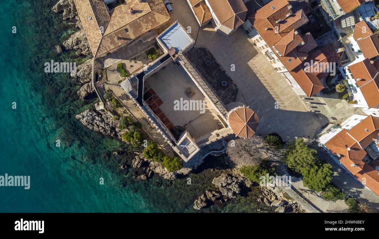 Vista aérea de la histórica ciudad adriática de Krk , isla de Krk, bahía de Kvarner del mar adriático, Croacia, Europa Foto de stock