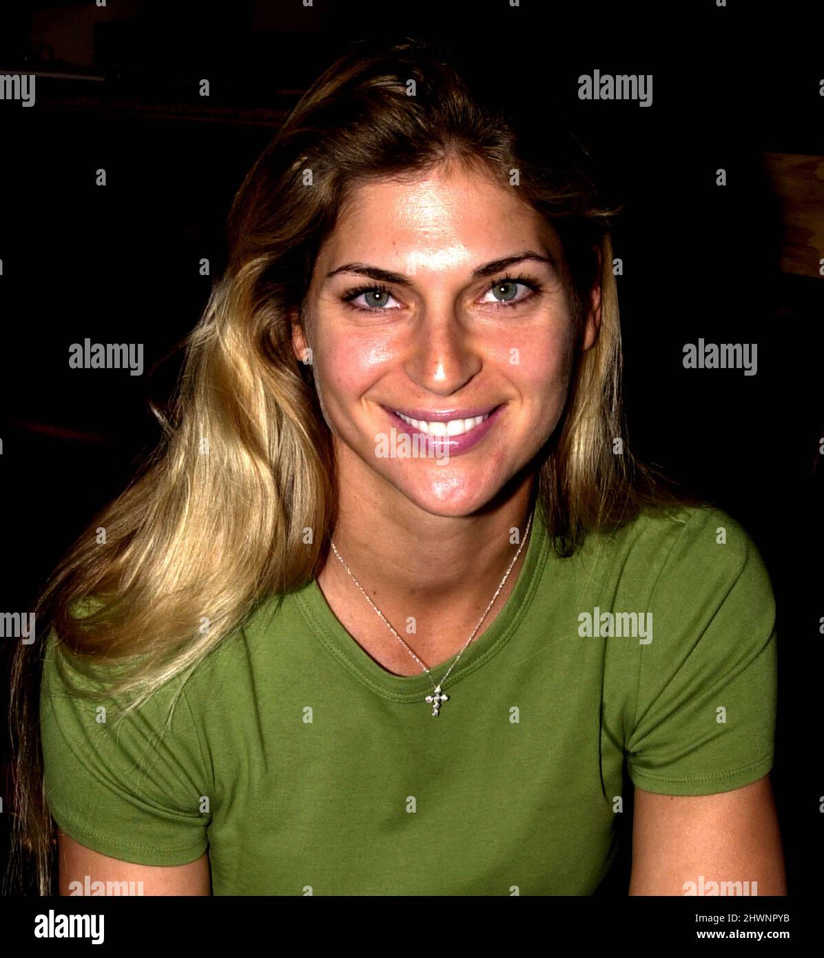 Gabrielle Reece, volleyball great & fitness pro, aparece en un programa