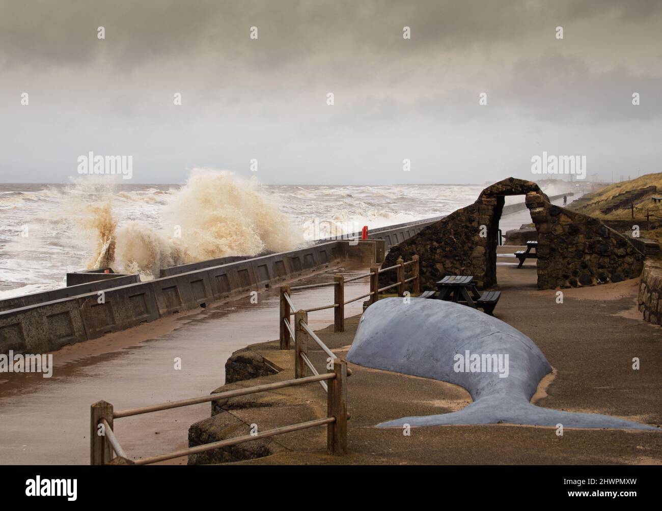 Clima tormentoso en el paseo marítimo de Bispham, Blackpool, Fylde Coast Foto de stock