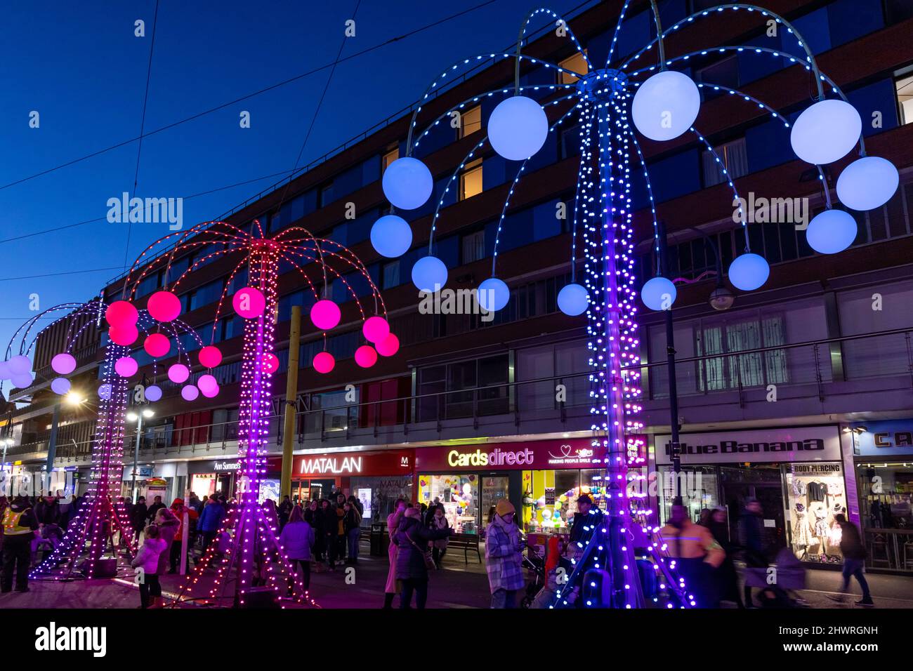 El Festival Light Up Leicester 2022, iluminando las calles de Leicester con un rastro de obras de arte interactivas y entretenimiento gratuitas. Foto de stock