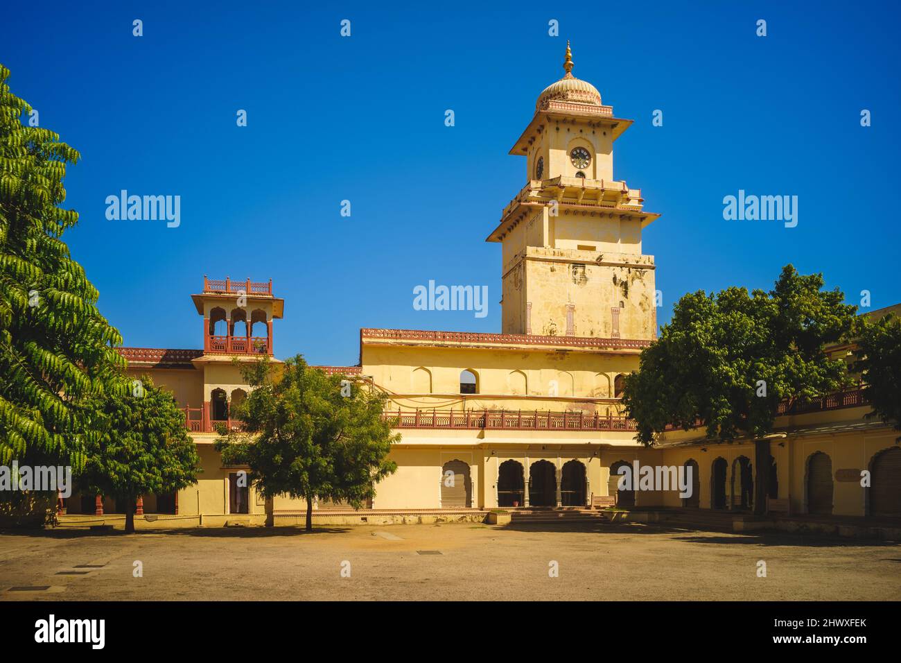 Torre del reloj del palacio de la ciudad en jaipur en rajasthan, india Foto de stock