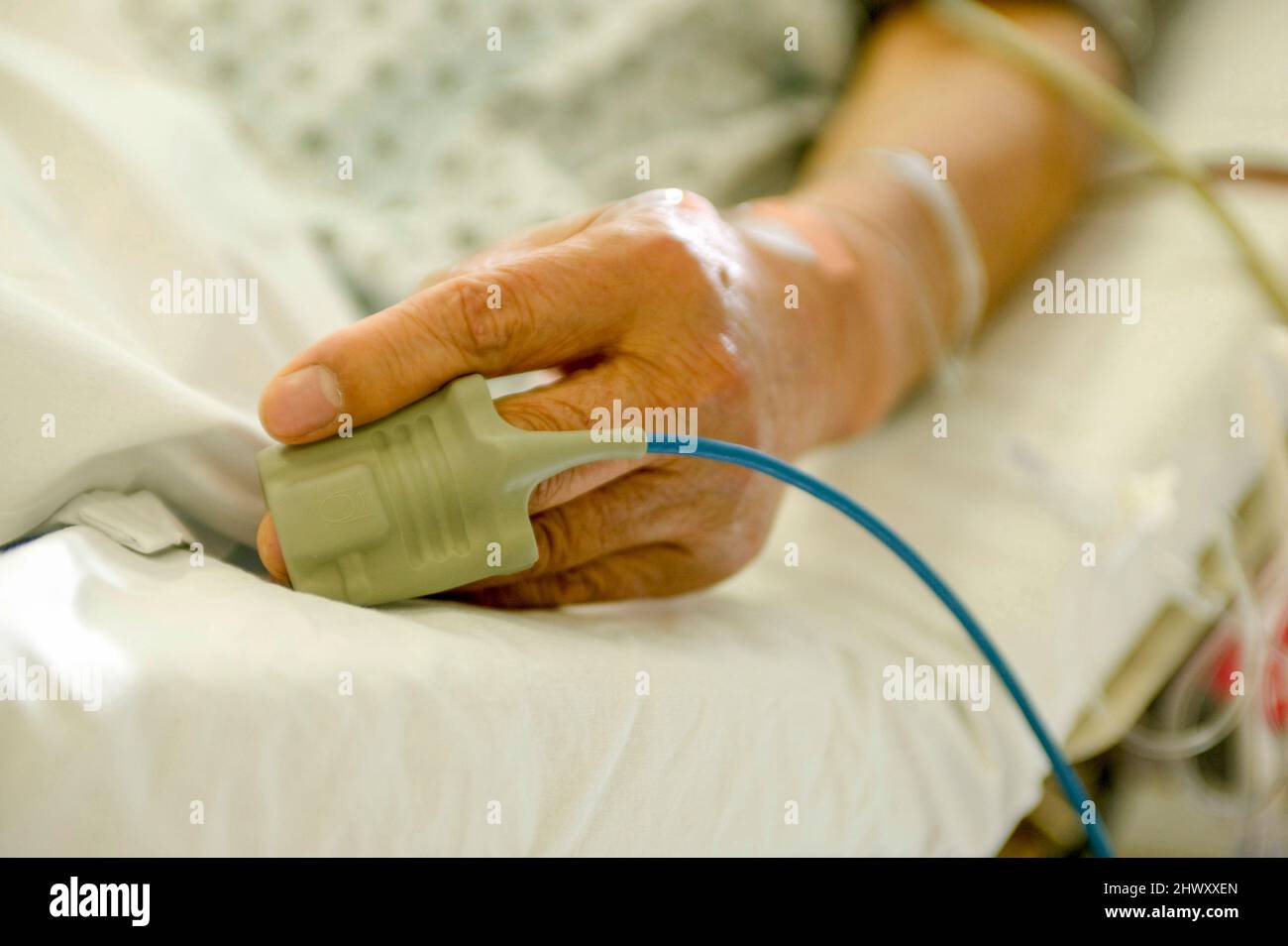 Medidor de oxígeno en sangre fotografías e imágenes de alta resolución -  Alamy