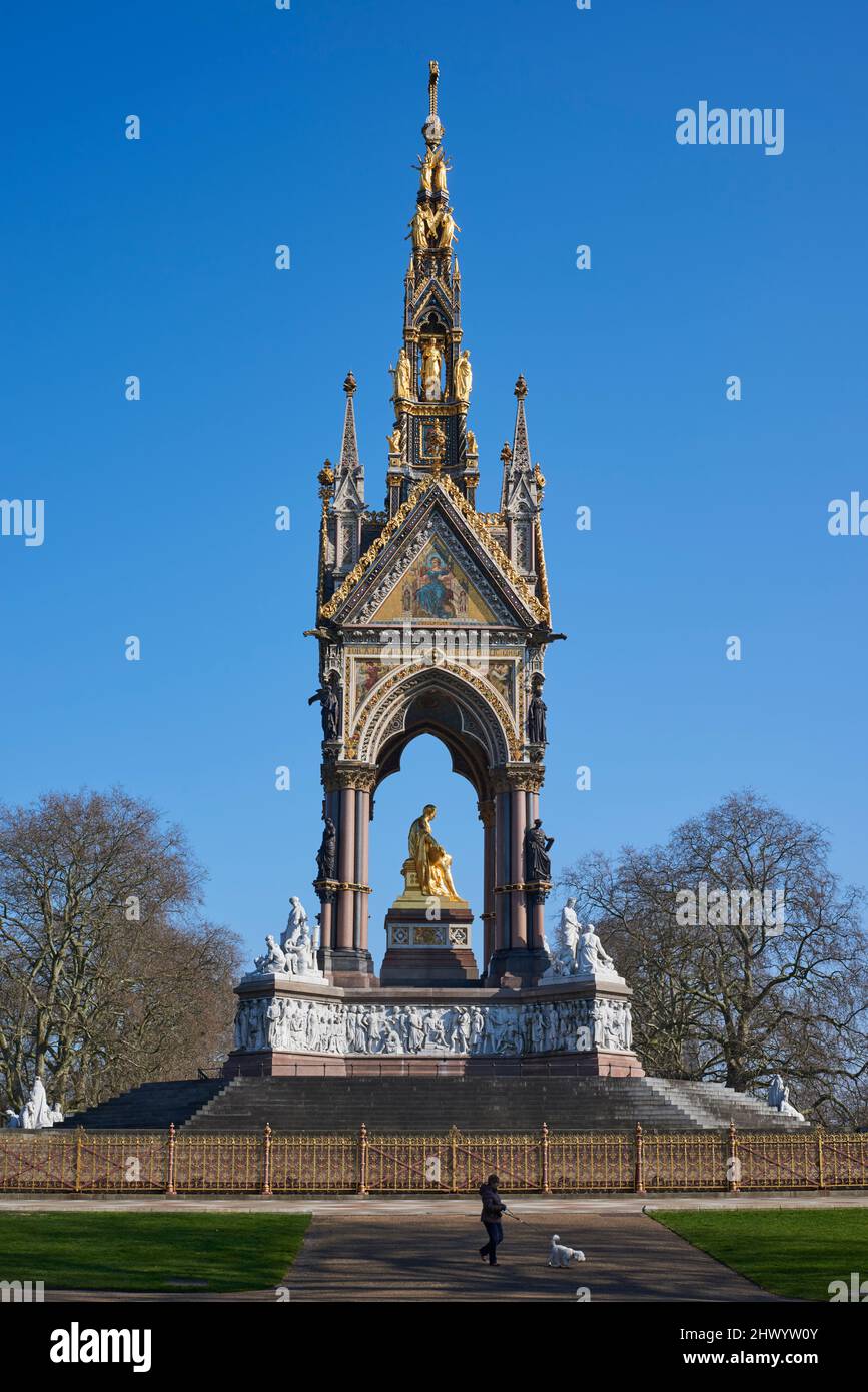 El Albert Memorial, completado en 1872, en Kensington Gardens, Londres, Reino Unido Foto de stock