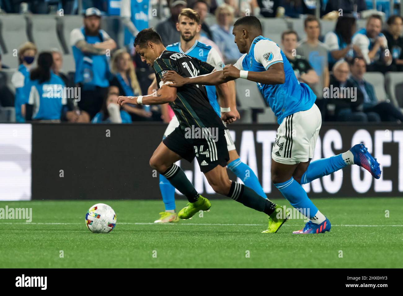 Charlotte Carolina Del Norte Estados Unidos 5th Mar 22 Christian Makoun 14 Juega Contra La Galaxy En El Bank Of America Stadium En Charlotte Nc Estados Unidos La Galaxia Vence A Charlotte