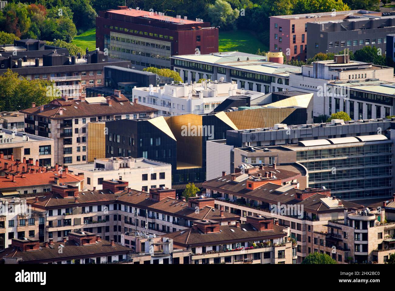 Edificio Musikene, Conservatorio de Música, Vista desde el Monte Igeldo, Barrio del Antiguo, Donostia, San Sebastián, ciudad cosmopolita de 187.000 habitantes, Foto de stock