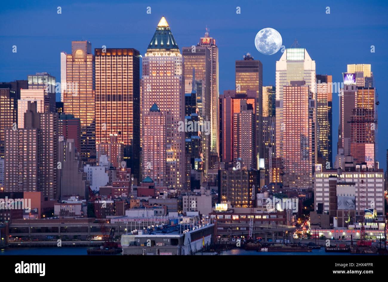 Perfil de Midtown Manhattan, Nueva York, EE.UU. Foto de stock