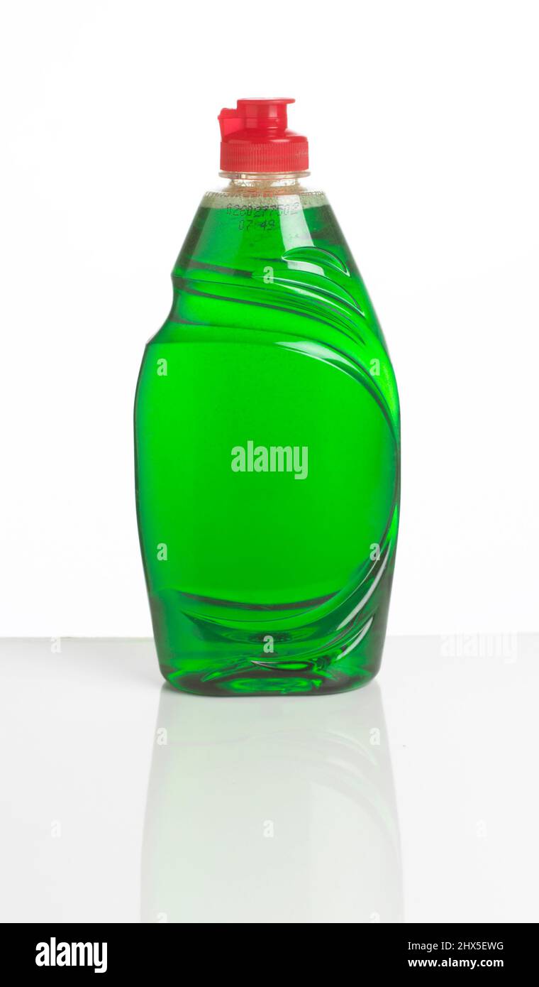 Líquido lavavajillas en botella de plástico, primer plano Fotografía de  stock - Alamy