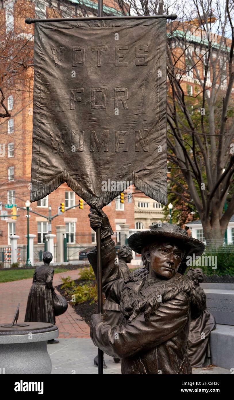Voces del Jardín: El monumento de las Mujeres de Virginia en Richmond VA Foto de stock