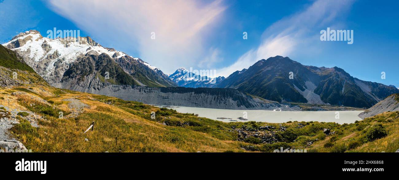 El glaciar Mueller y su lago con los Alpes del Sur en el fondo Foto de stock