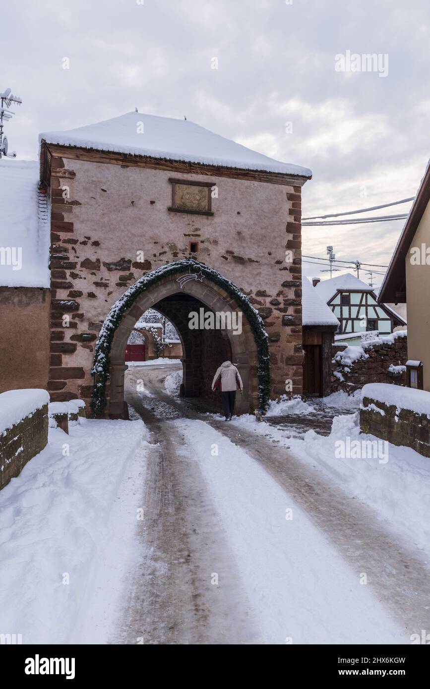 FRANCIA, Alsacia, Bajo Rin (67), Dachstein, Porte de la Bruche en invierno Foto de stock