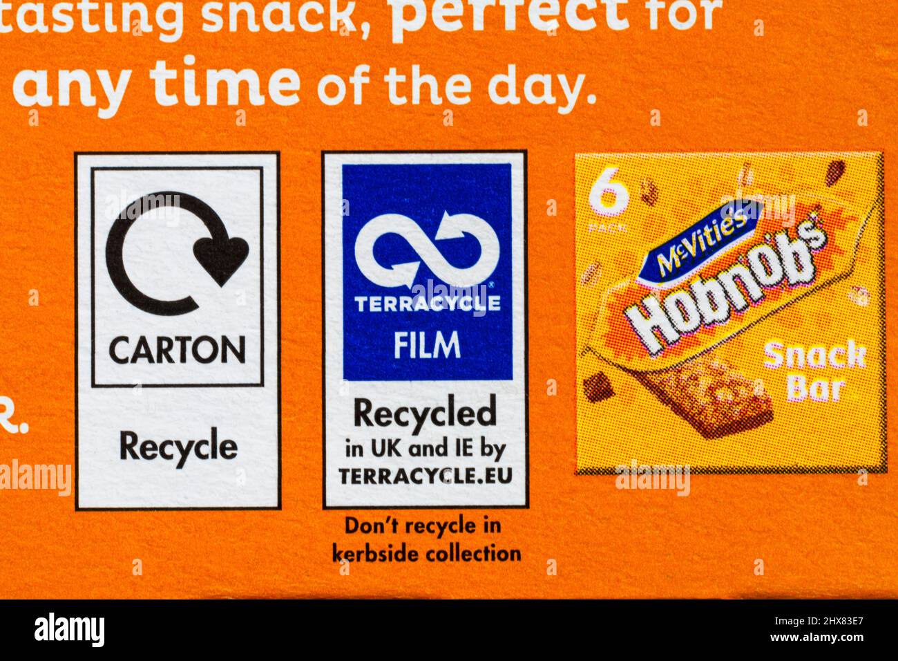 Información de reciclaje Terracicle Film en caja de McVities hobnobs snack bar galletas leche chocolate y Golden Syrup sabor oaty bares Foto de stock