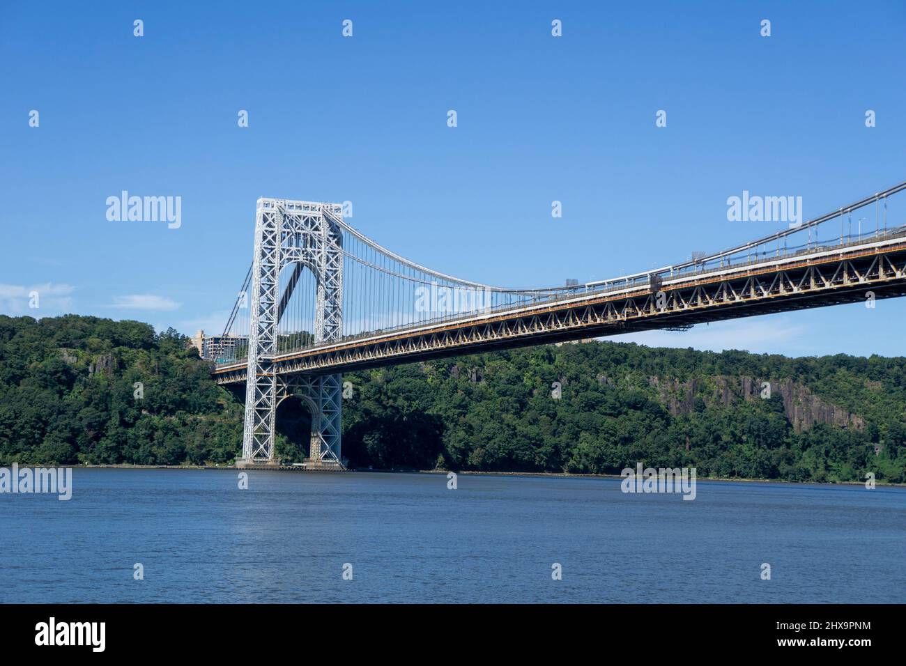 Puente George Washington, río Hudson, vista desde la ciudad de Nueva York, Nueva York hasta Fort Lee, Nueva Jersey, Estados Unidos Foto de stock