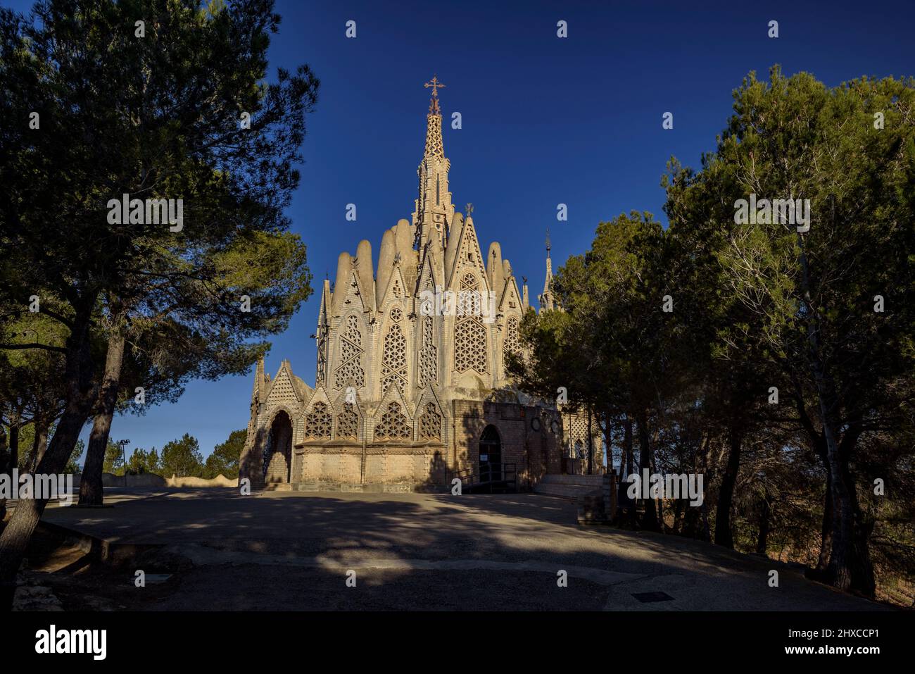 Santuario de la Virgen de Montserrat, diseñado por el arquitecto Josep Maria Jujol, en Montferri