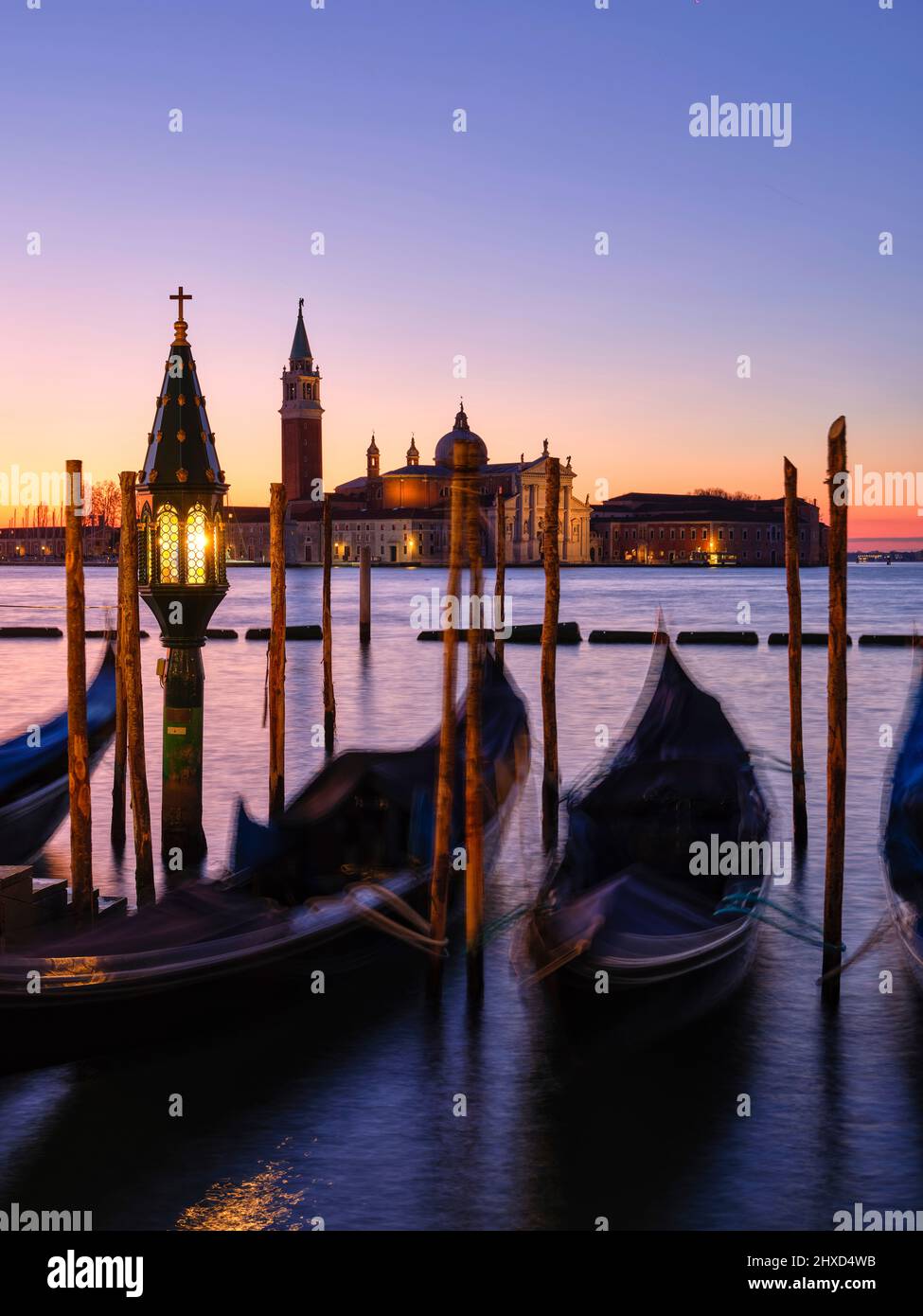 Vista de San Giorgio con la iglesia de San Giorgio Maggiore (Chiesa di San Giorgio Maggiore), Venecia Foto de stock