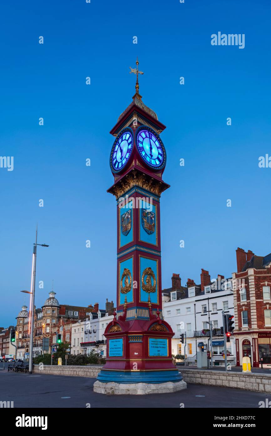 Inglaterra, Dorset, Weymouth, Weymouth Esplanade, la Torre del Reloj del Jubileo erigida en 1888 para conmemorar el Jubileo de Oro de la Reina Victoria Foto de stock