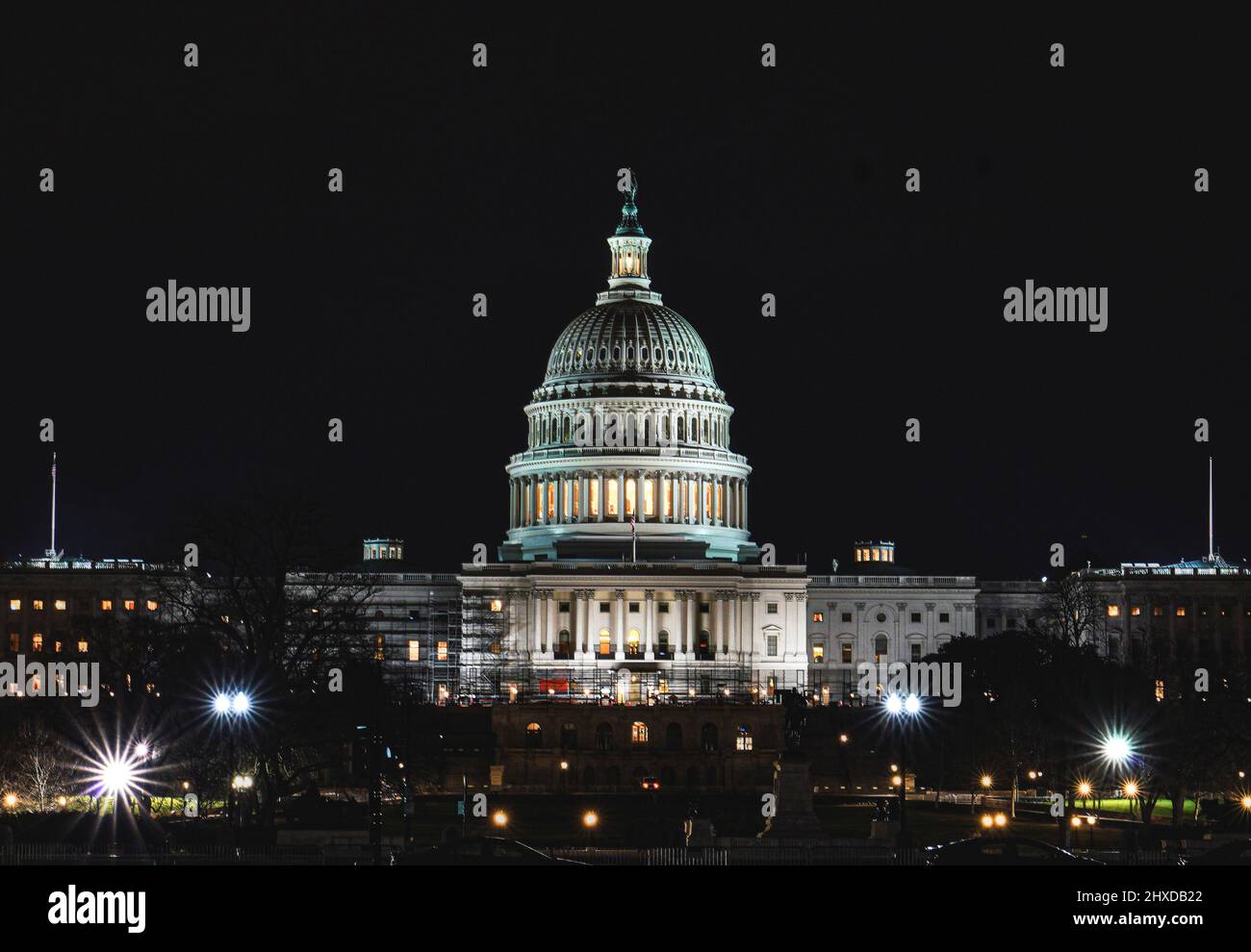 Edificio del Capitolio de los Estados Unidos por la noche Foto de stock