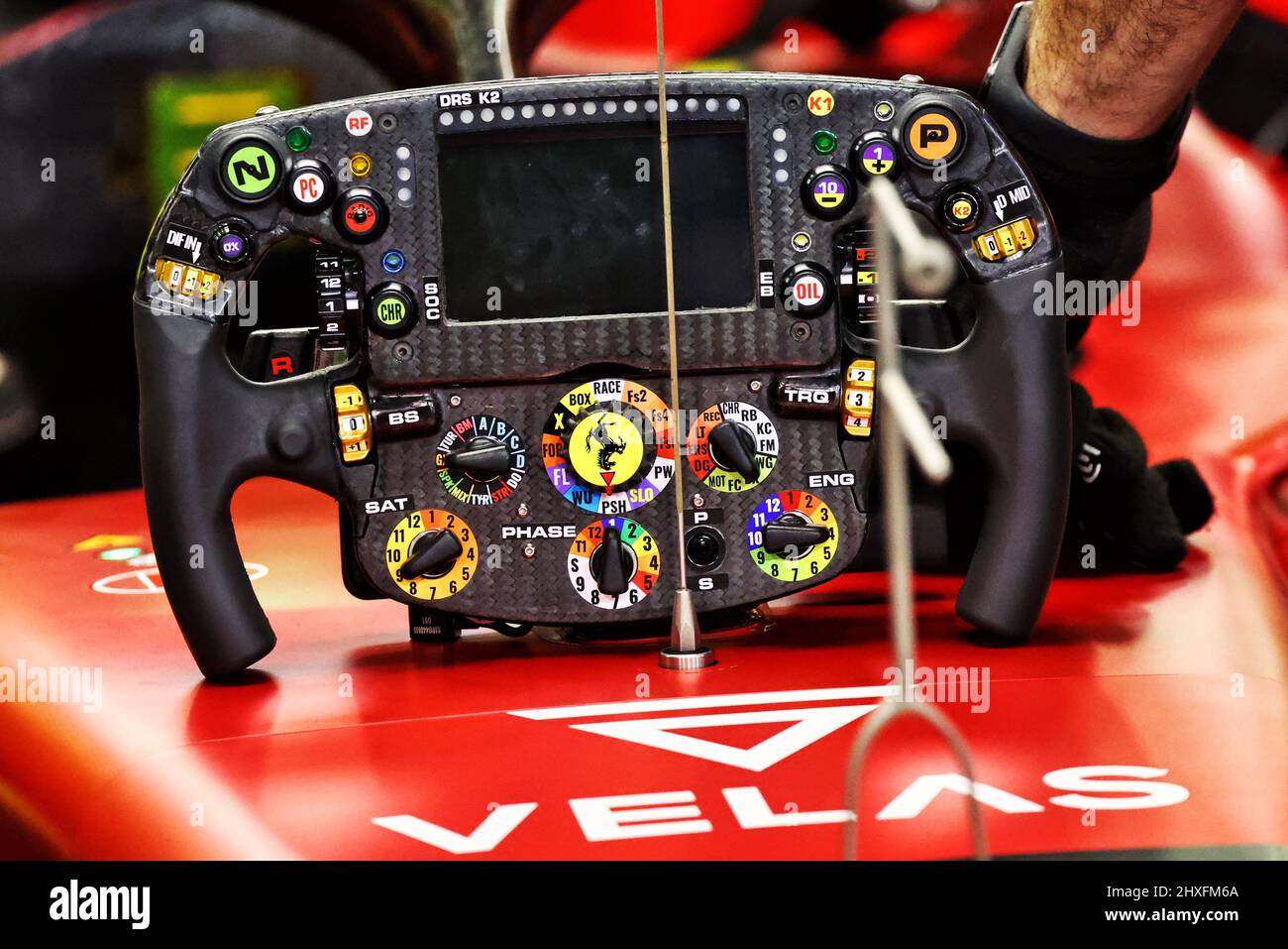 Ferrari f1 75 steering wheel fotografías e imágenes de alta resolución -  Alamy