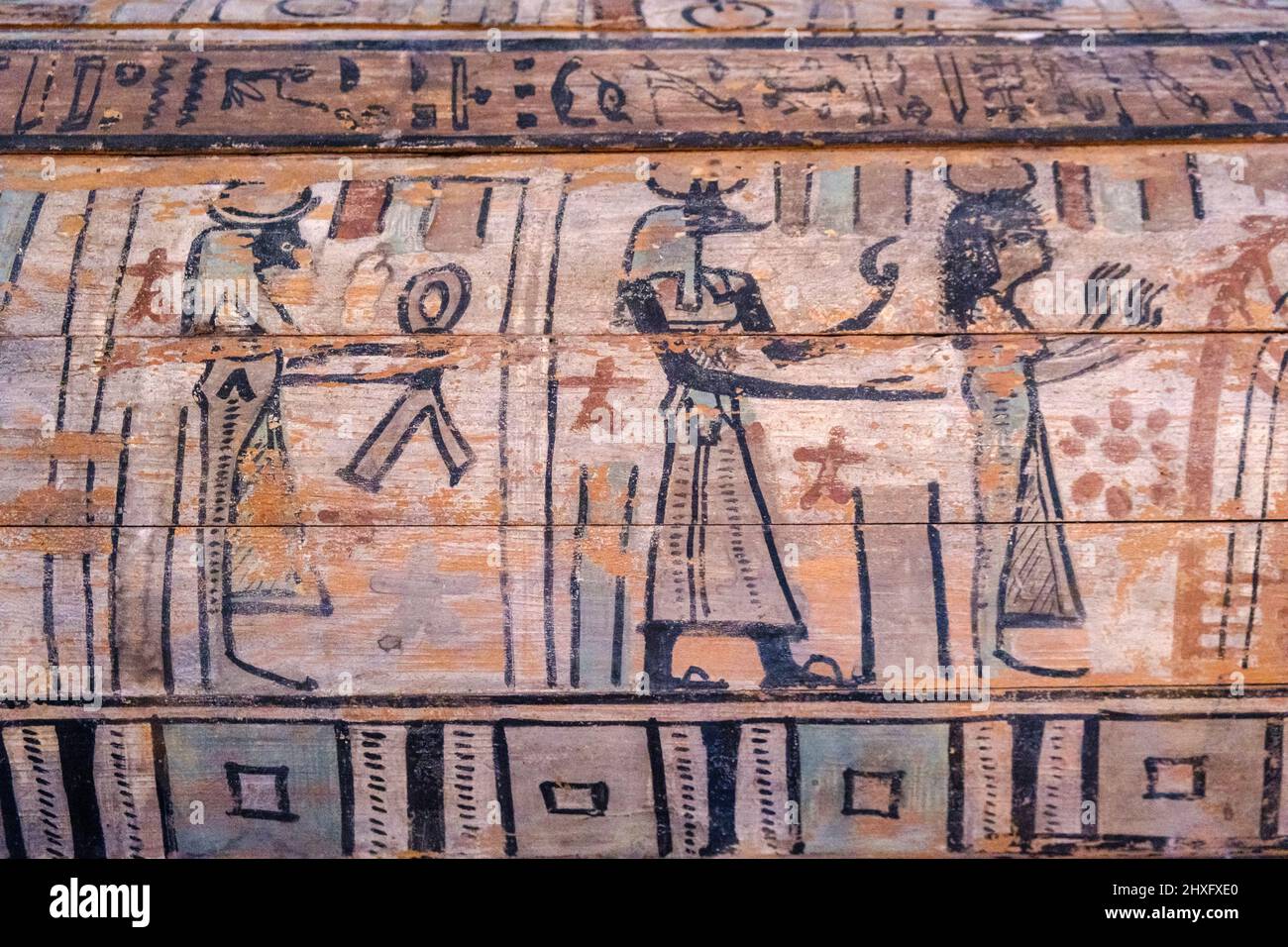 Decoración de un sarcófago egipcio, museo británico, Londres, Inglaterra, Gran Bretaña. Foto de stock