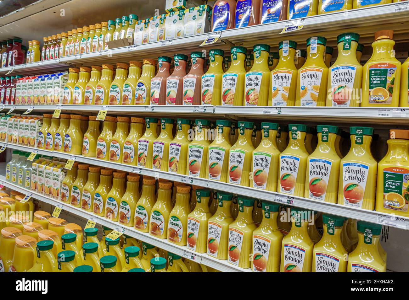 Miami Florida Winn-Dixie tienda de comestibles supermercado dentro de la exposición interior venta botellas de jugo de naranja simplemente naranja Foto de stock