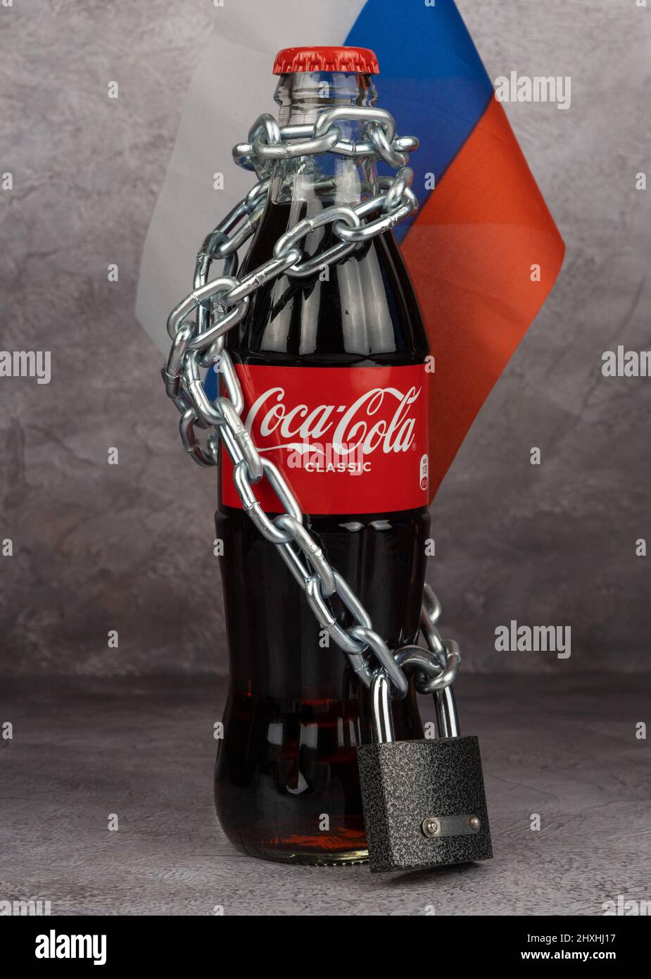 Coca cola logo flag symbol fotografías e imágenes de alta resolución - Alamy