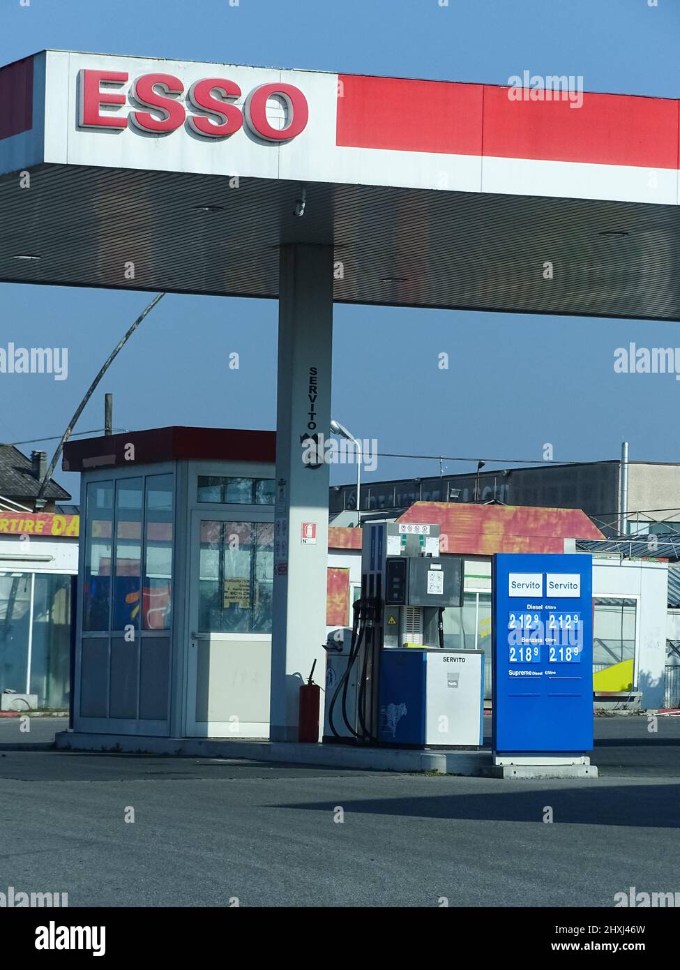 Milán, ITALIA Marzo 2002 Los precios del gas y el diesel suben en la