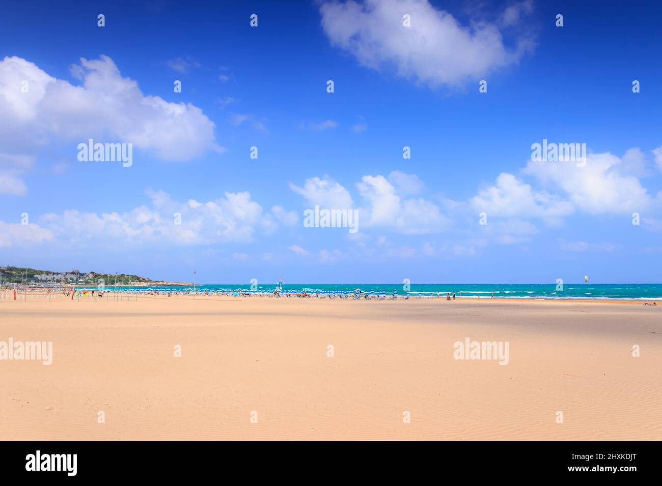 Las playas más hermosas de Puglia, Italia: Playa de San Lorenzo en Vieste. Foto de stock