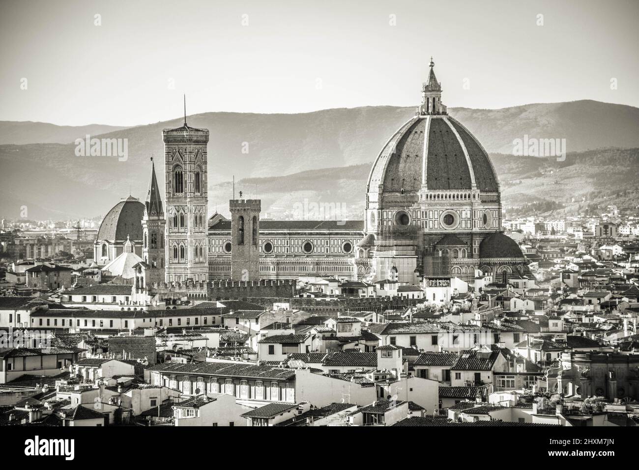 La catedral de Florencia, que es la Cattedrale di Santa Maria del Fiore, es la catedral de Florencia, Italia. Se inició en 1296 en estilo gótico. Foto de stock