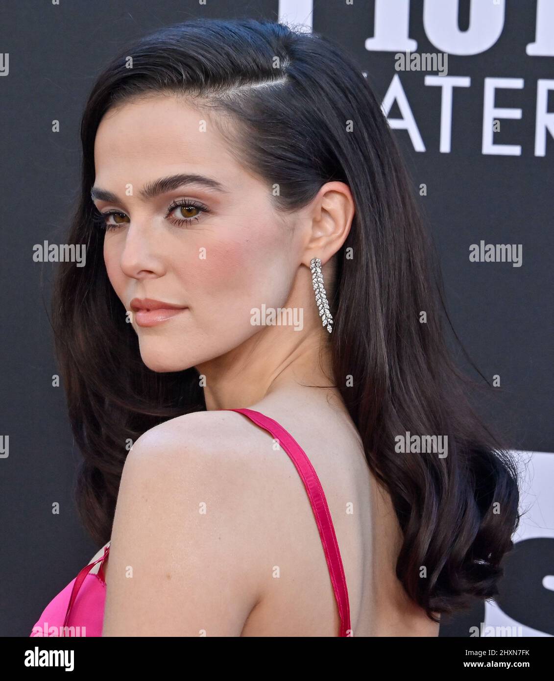 Los Ángeles, Estados Unidos. 13th Mar, 2022. Zoey Deutch asiste a los  Premios Critics Choice 27th en el Fairmont Century Plaza el domingo 13 de  marzo de 2022. Crédito: UPI/Alamy Live News