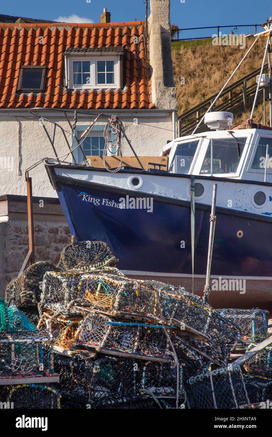 St Abbs pueblo pesquero en la costa este escocesa, Escocia, Europa Foto de stock