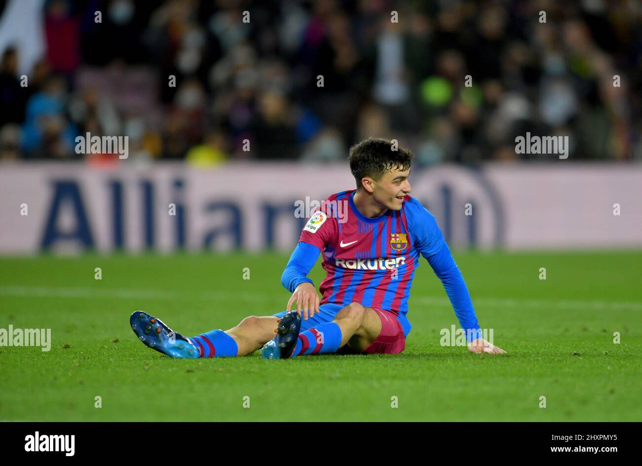 Cap parásito margen Barcelona,España.13 de marzo de 2022. Pedri (16) del FC Barcelona durante  el partido de la Liga española entre el FC Barcelona y Osasuna en el  estadio del Camp Nou Fotografía de stock -