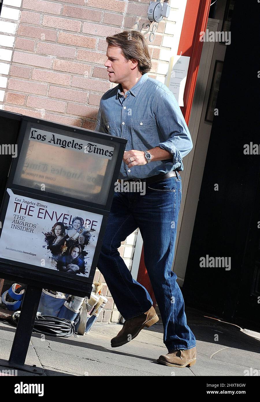 Matt Damon en el set de 'Compramos un Zoo' filmado en Los Feliz en California, Estados Unidos. Foto de stock