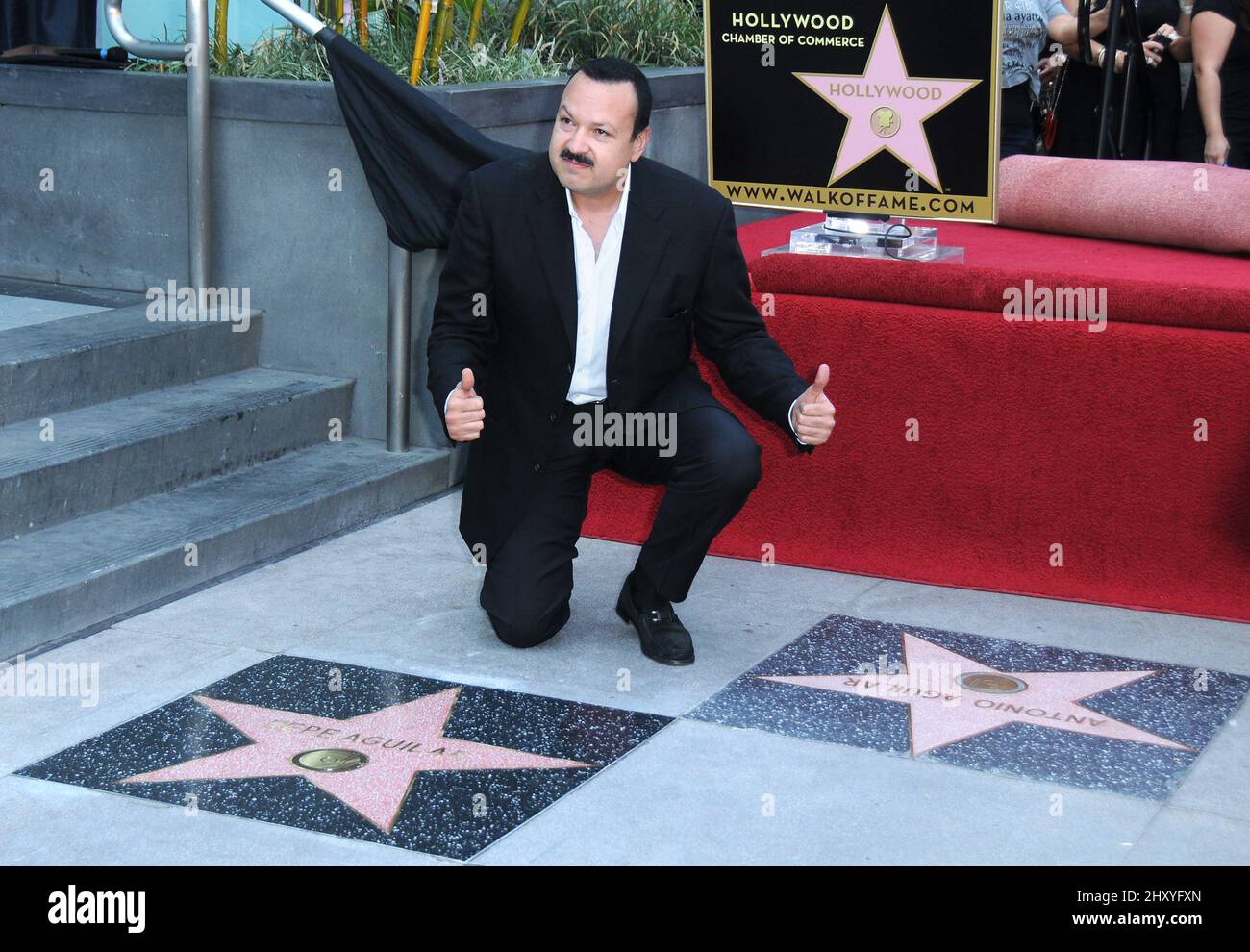 Pepe Aguilar Pepe Aguilar fue honrada con una estrella en el Paseo de la Fama de Hollywood, que se celebra frente al Live Nation Building Foto de stock