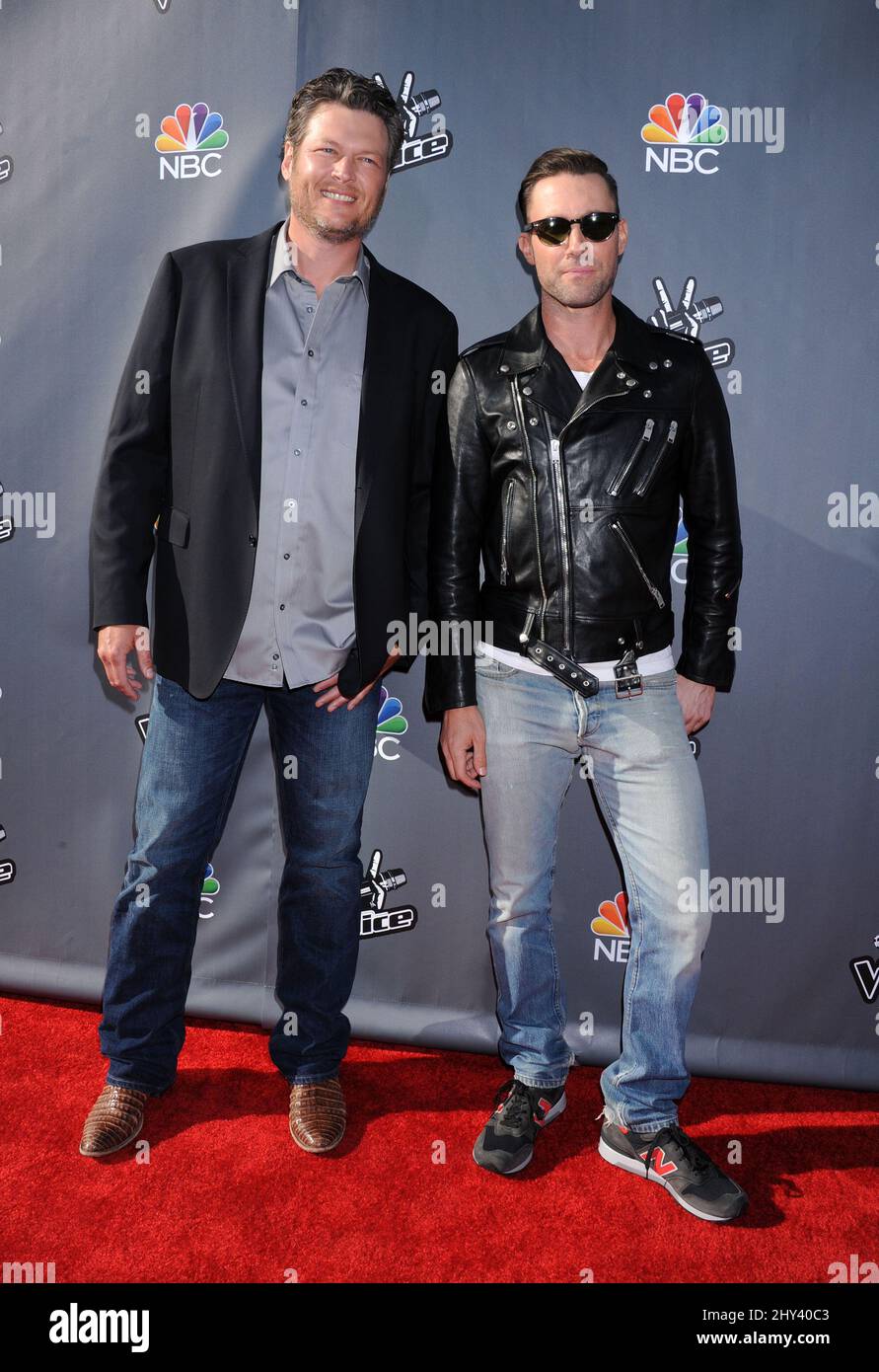 Blake Shelton y Adam Lambert asisten al evento de alfombra roja 'The Voice' de la NBC que se celebra en el Sayers Club Foto de stock