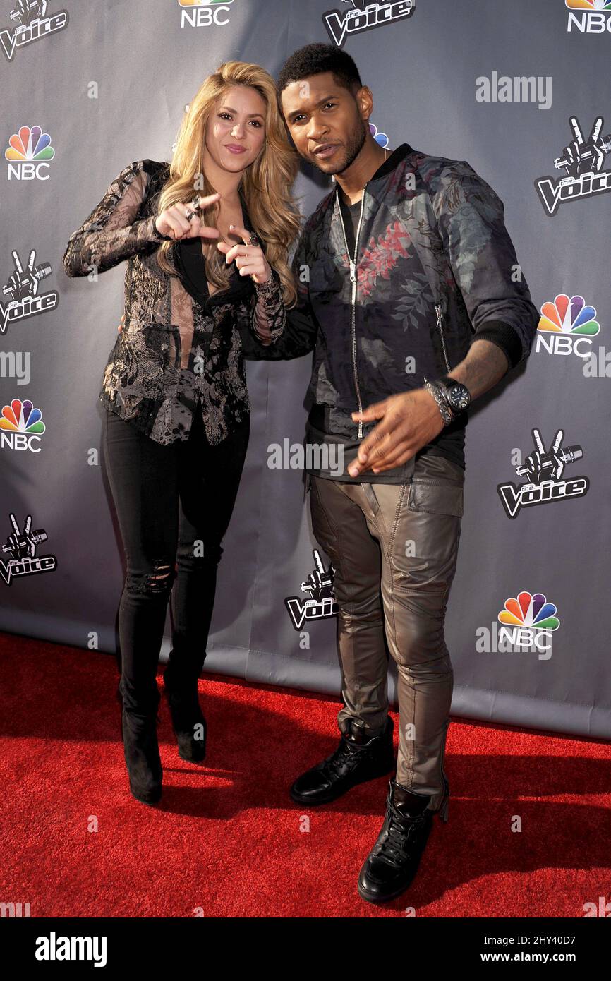 Shakira y Usher asisten al evento de alfombra roja 'The Voice' de la NBC, que se celebra en el Sayers Club Foto de stock