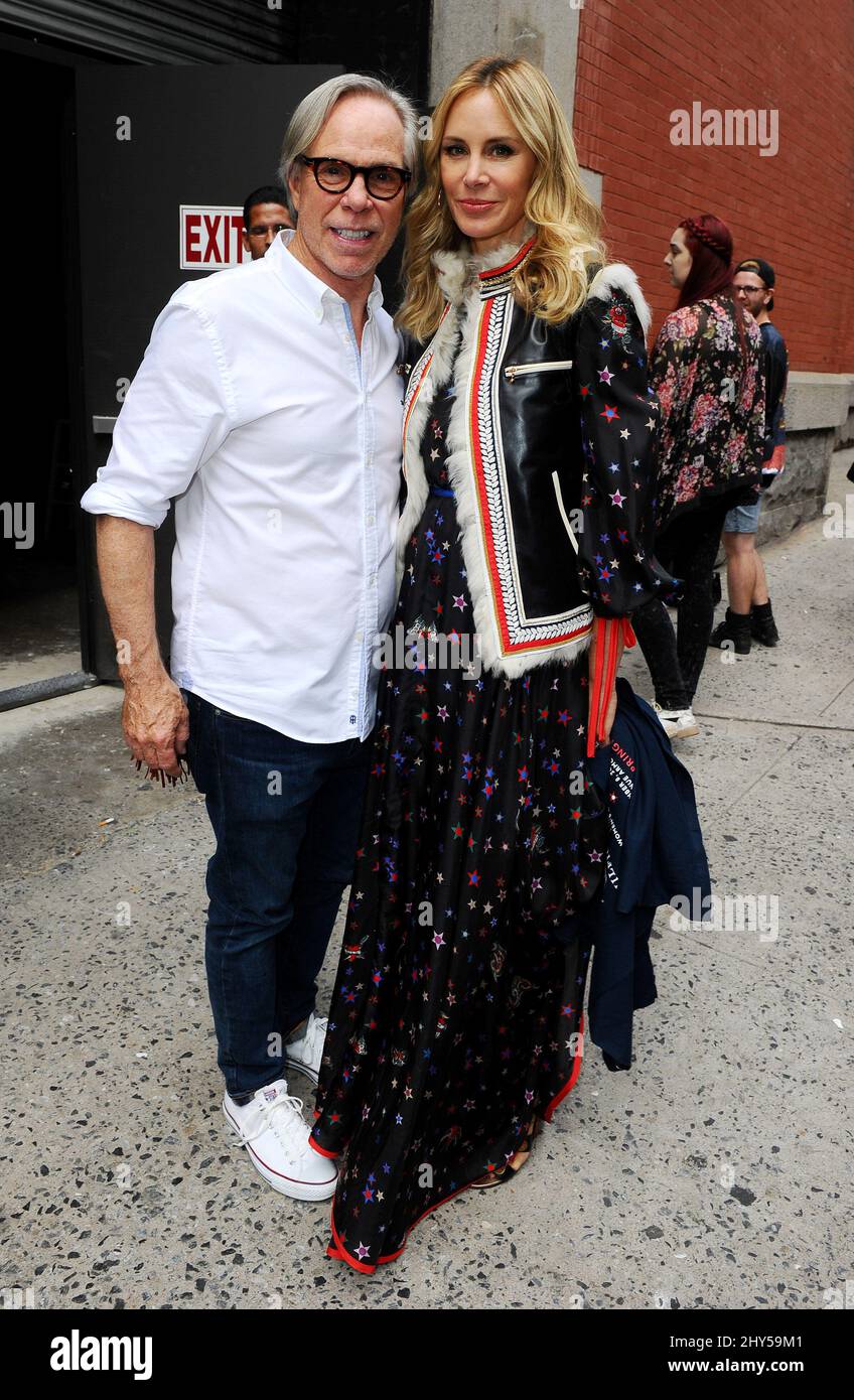 Tommy Hilfiger y su esposa Dee Hilfiger asistieron al espectáculo Tommy  Hilfiger durante la Semana de la Moda Mercedes-Benz en Nueva York, Estados  Unidos Fotografía de stock - Alamy