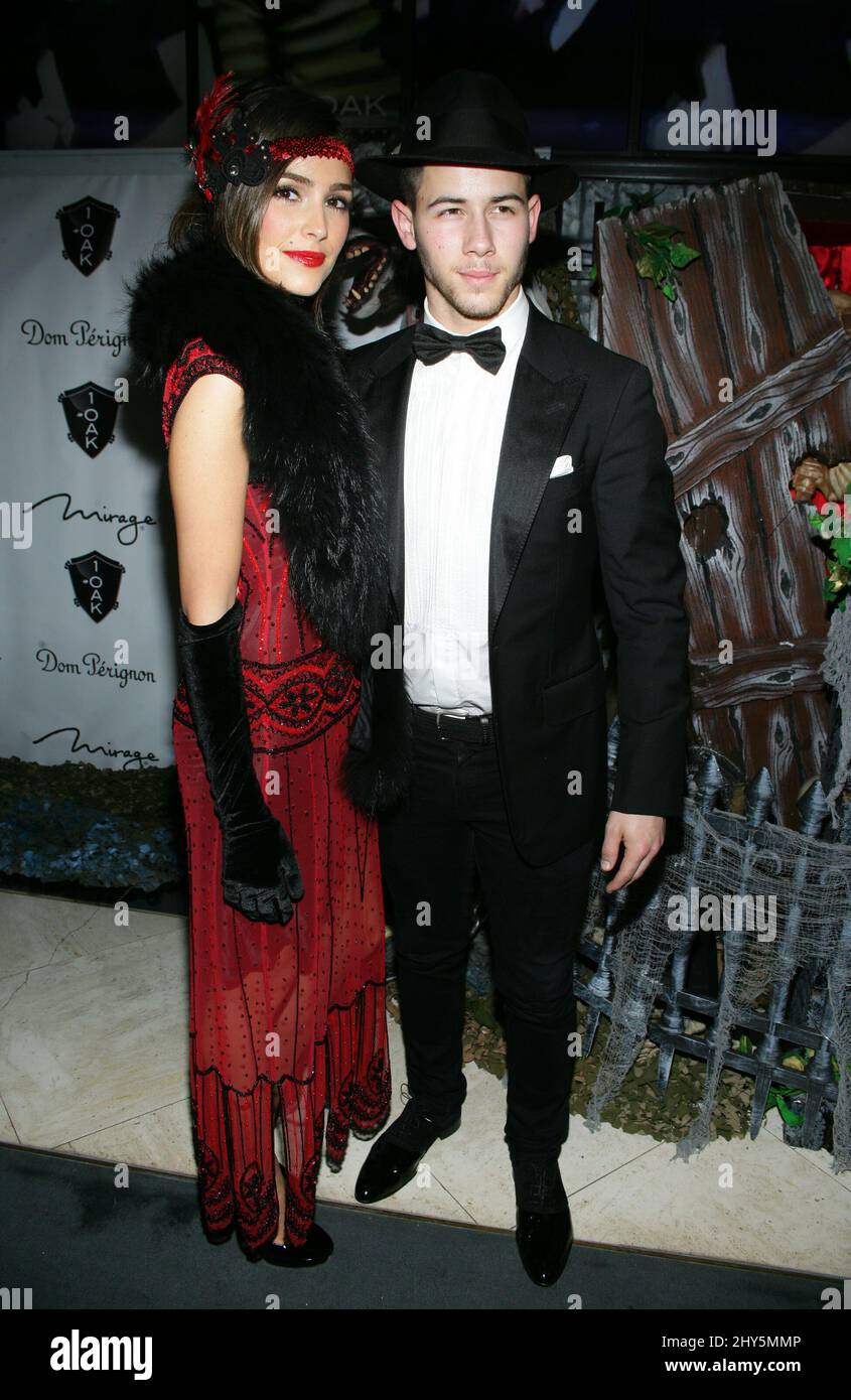 Olivia Culpo, Nick Jonas asistiendo al Concurso de disfraces de Halloween  $20.000 en 1 OAK Nightclub, The Mirage Hotel & Casino en Las Vegas, Nevada  Fotografía de stock - Alamy