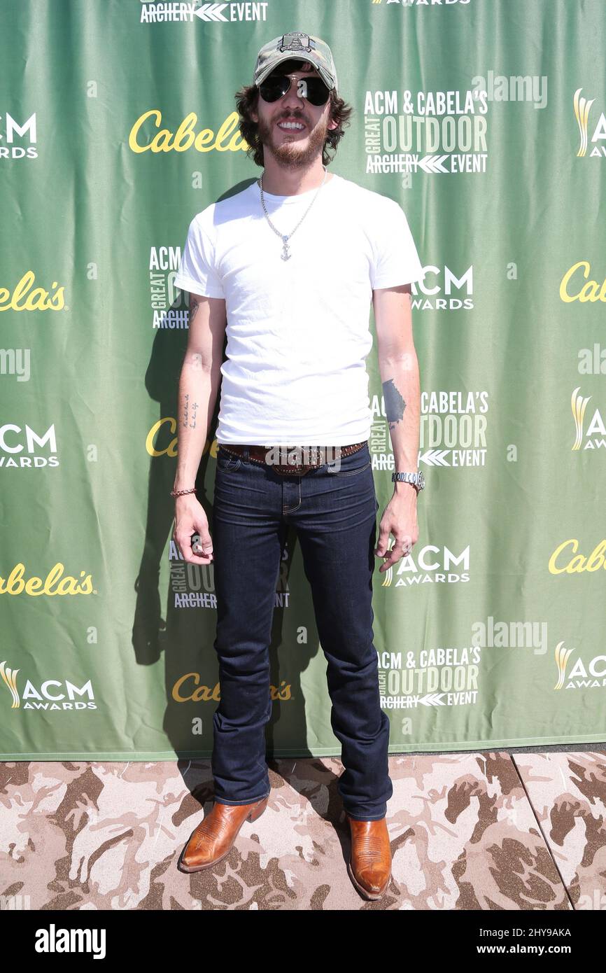 Chris Janson asiste al Torneo de Arquería de Tic-Tac-Toe Celebrity de Cabela, celebrado en el recinto del Festival de Las Vegas, Estados Unidos. Foto de stock