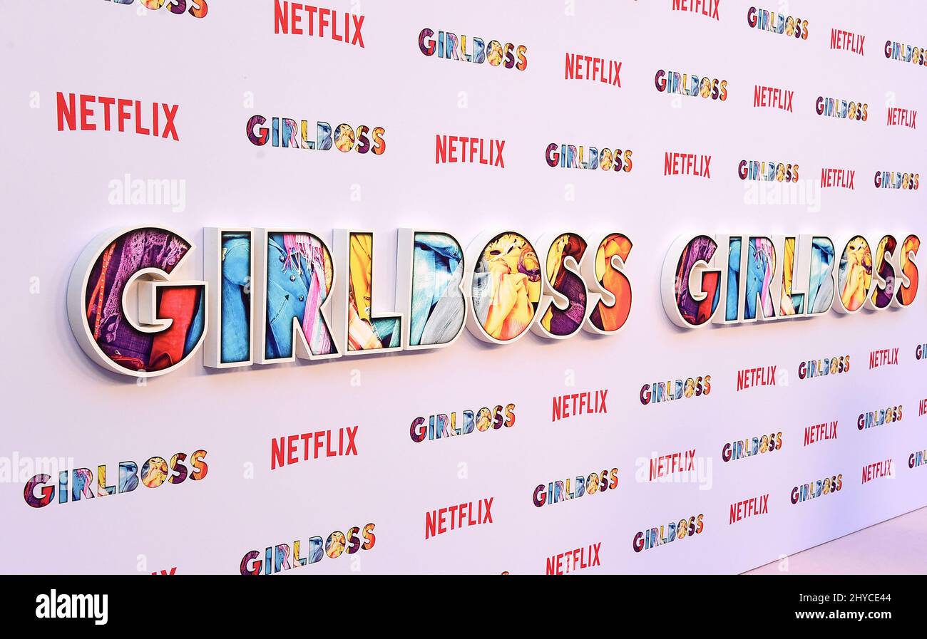 Ambiente Girlboss asistiendo al estreno 'Girlboss' en Los Ángeles, celebrado en los cines ArcLight de Hollywood Foto de stock