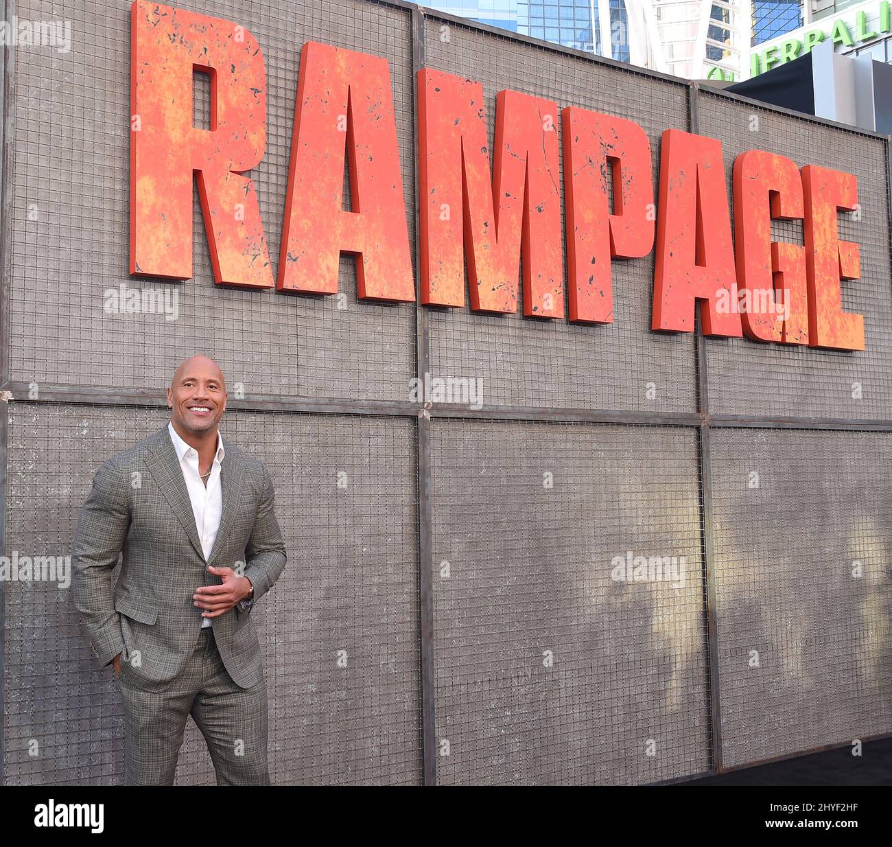 Dwayne Johnson asiste al estreno mundial de 'Rampage' celebrado en el Microsoft Theatre L.A. Foto de stock